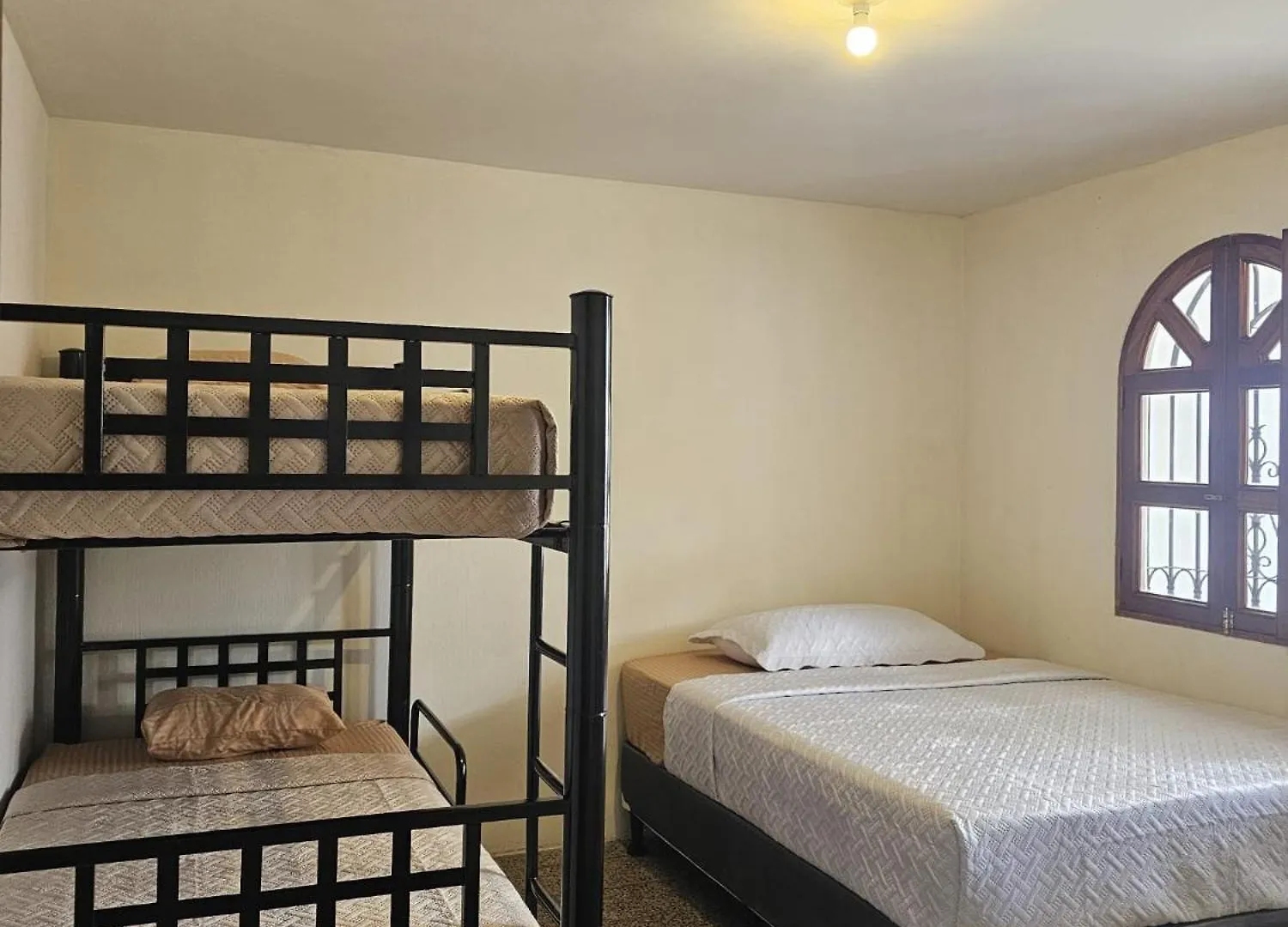 Blue Moon Hostel Antigua