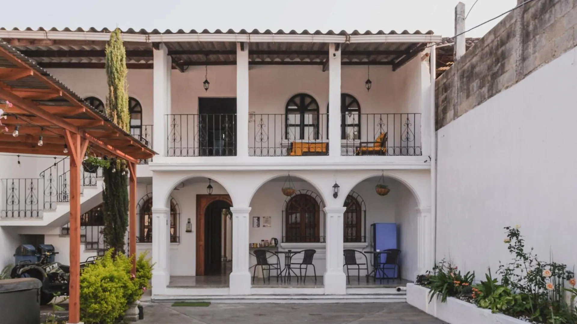 Blue Moon Hostel Antigua