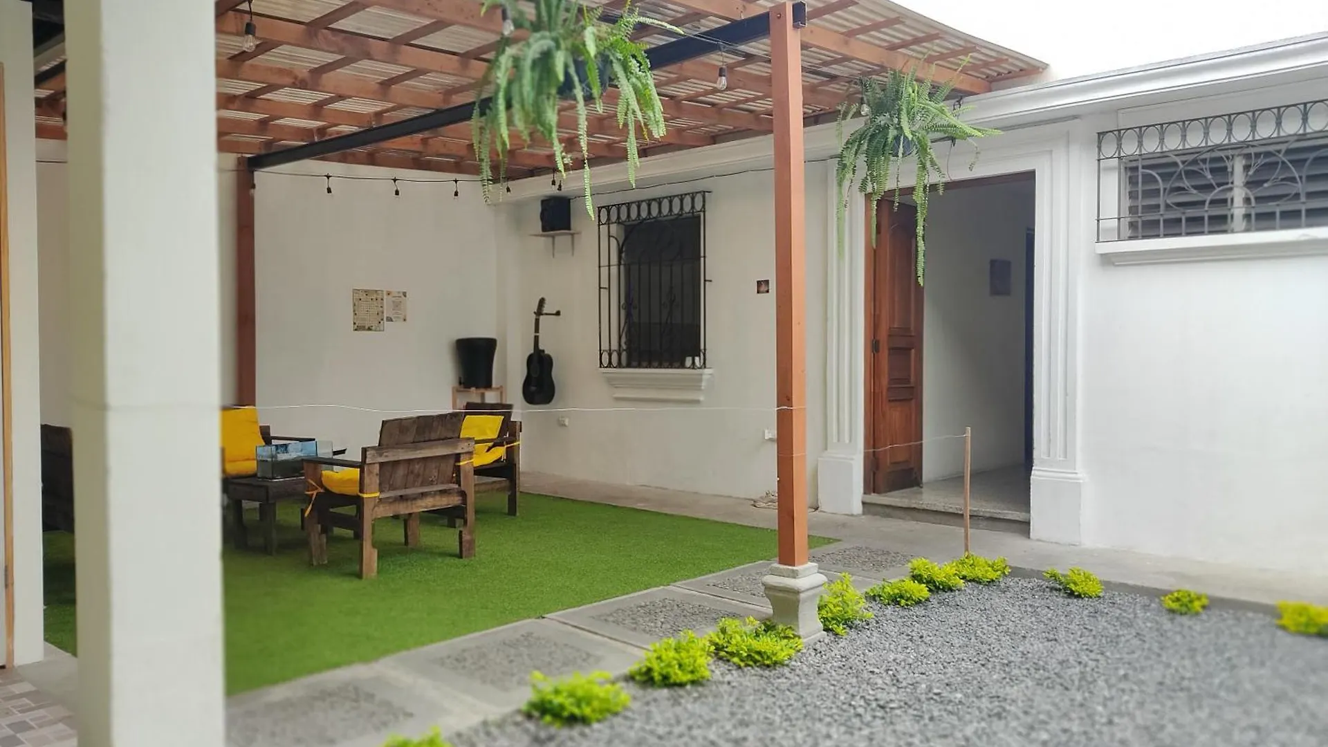 Blue Moon Hostel Antigua