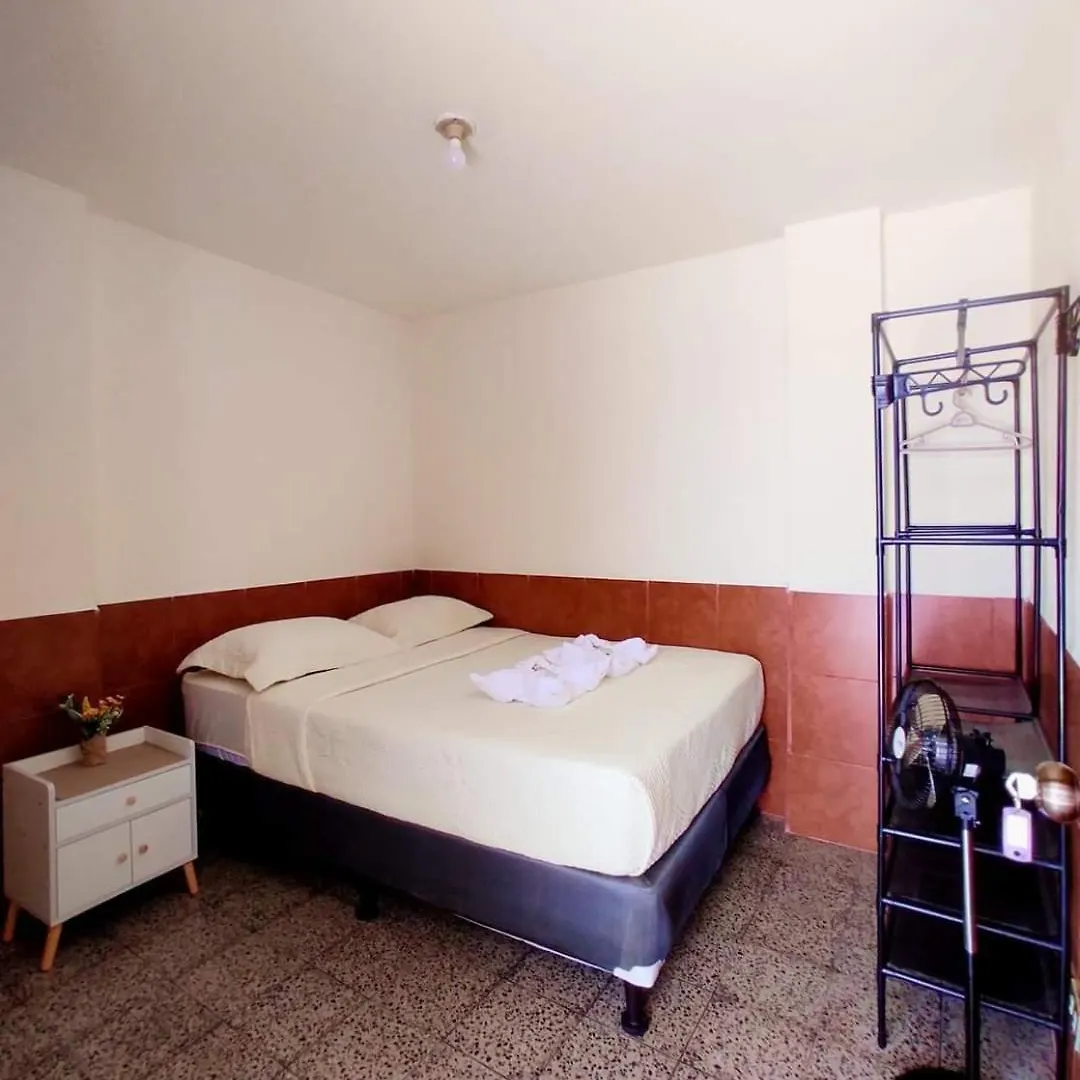 Blue Moon Hostel Antigua