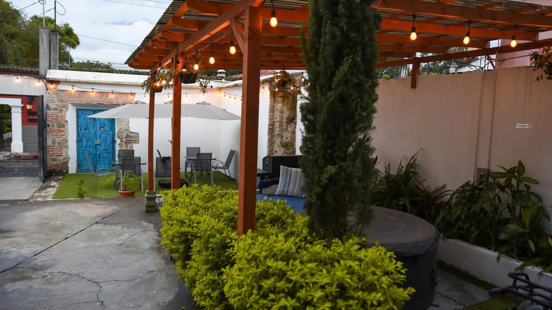 Blue Moon Hostel Antigua