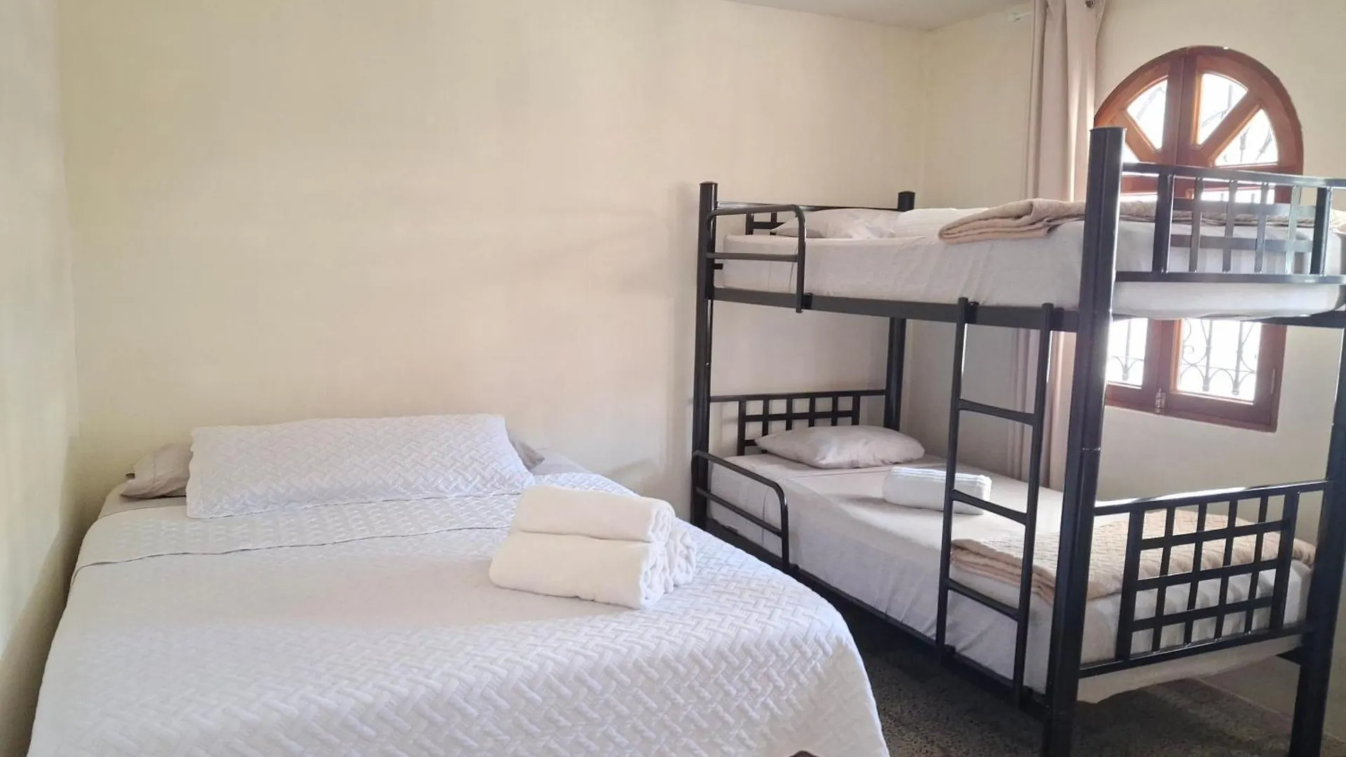 Blue Moon Hostel Antigua Guest house